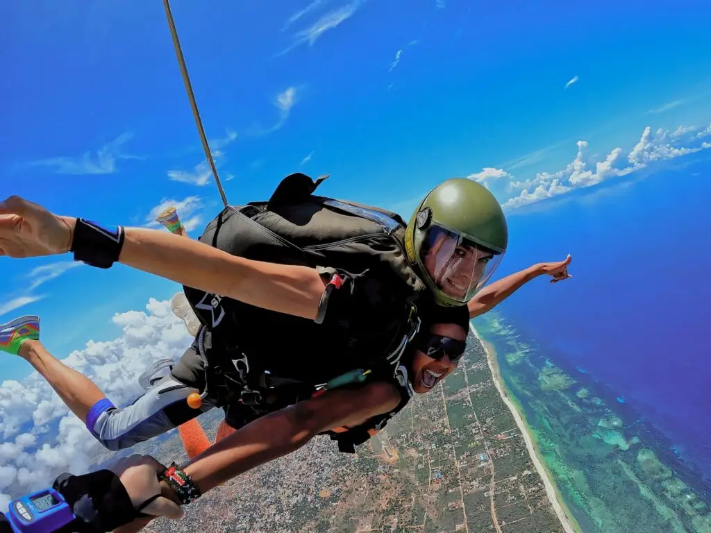 Tandem Skydiving – The Ultimate First Jump